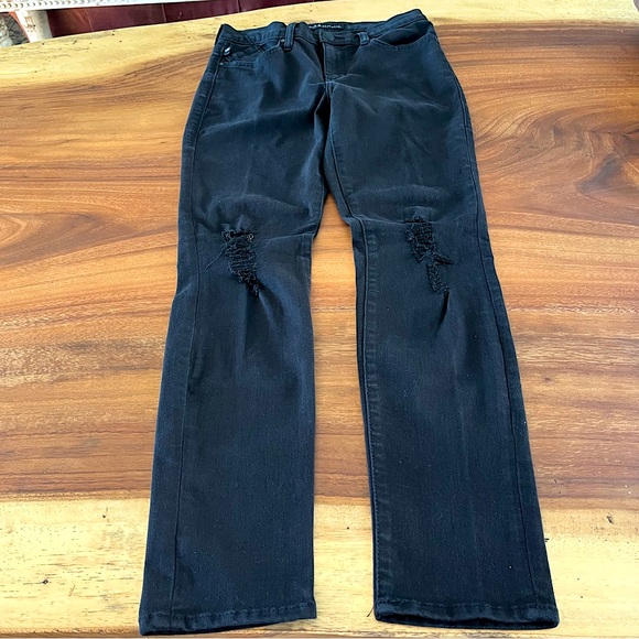 ROCK & REPUBLIC Women’s Black Berlin Mid Rise Distressed Knee Ankle Jeans Sz 10 - Picture 2 of 8